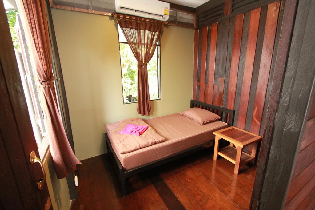 Viman Guesthouse Bangkok Exterior photo