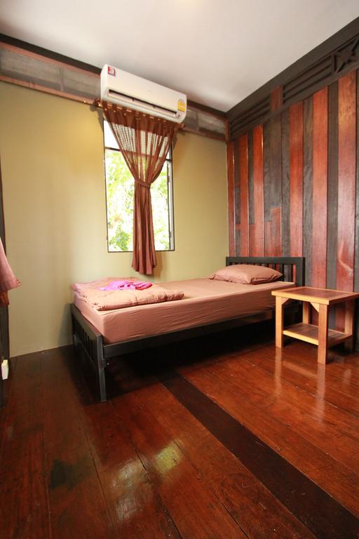 Viman Guesthouse Bangkok Exterior photo